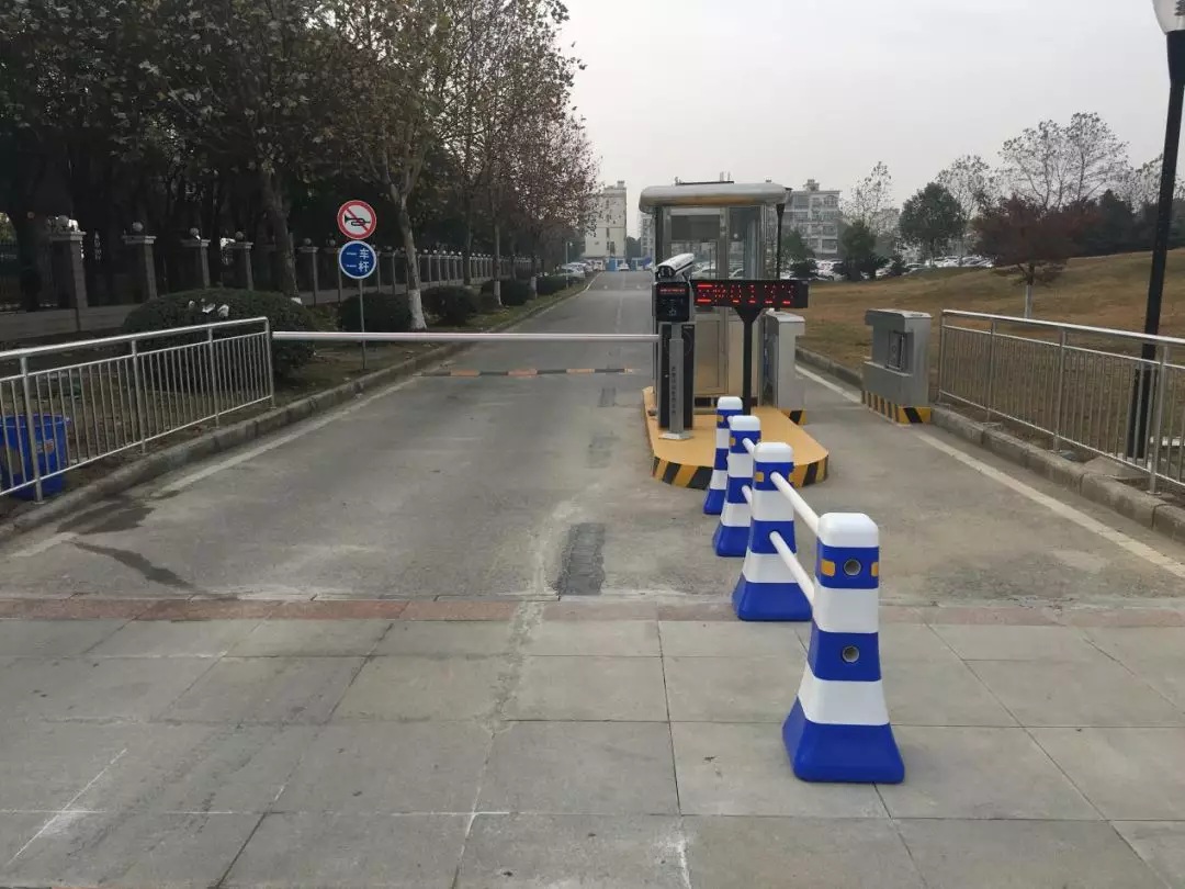 【mg冰球突破十大平台案例】 mg冰球突破十大平台简Ⅲ车牌识别一体机入驻东风汽车公司总部