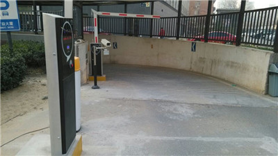 智能停车场系统，让我们的生活更安全便捷