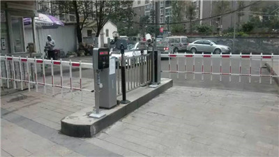 停车场车牌识别系统需要哪些设备？