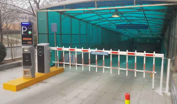 小区旧停车场系统还能用，为啥要换新的？