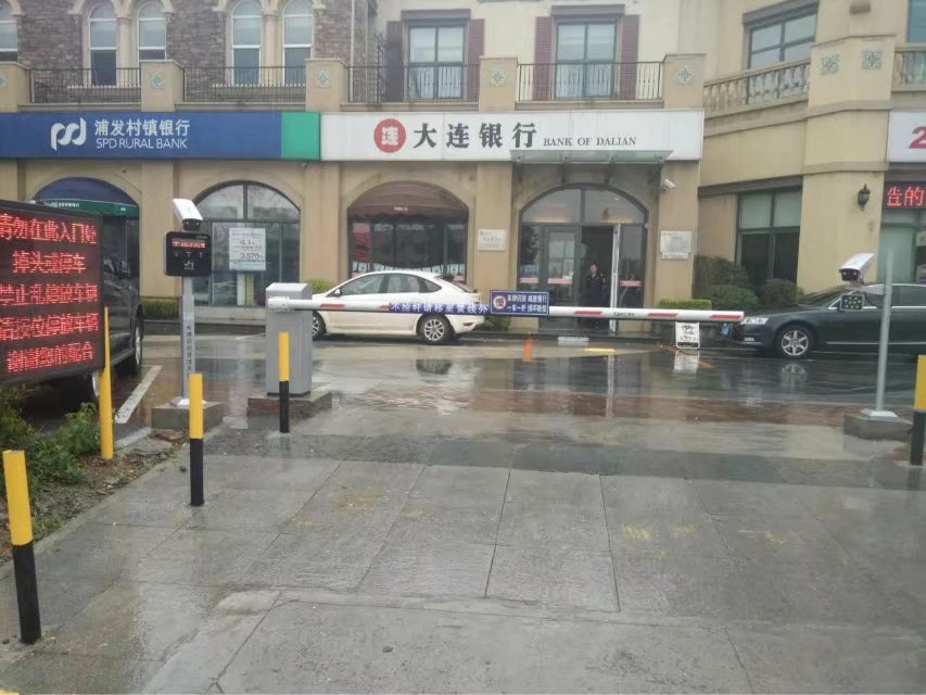 停车场系统遇见互联网时代，车牌识别系统成为