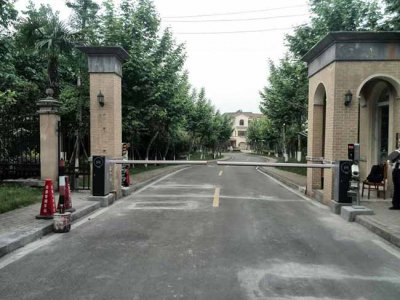 车牌识别技术在智能交通多领域广泛运用。