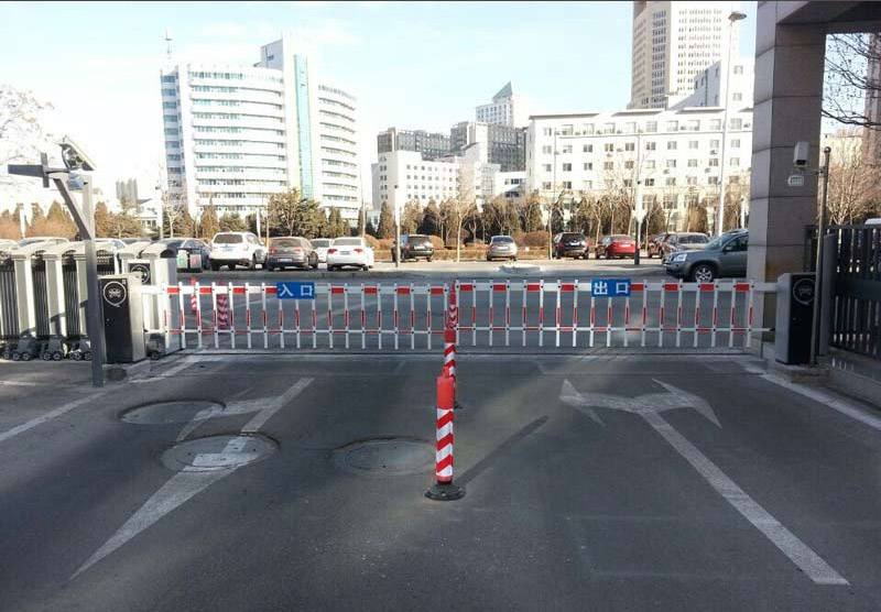 (停车场车辆识别系统安装步骤)停车场车辆识别系统一套多少钱，怎么安装