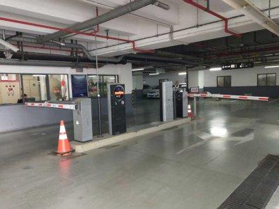上？鏊够缶频暄璉型停车场道闸系统