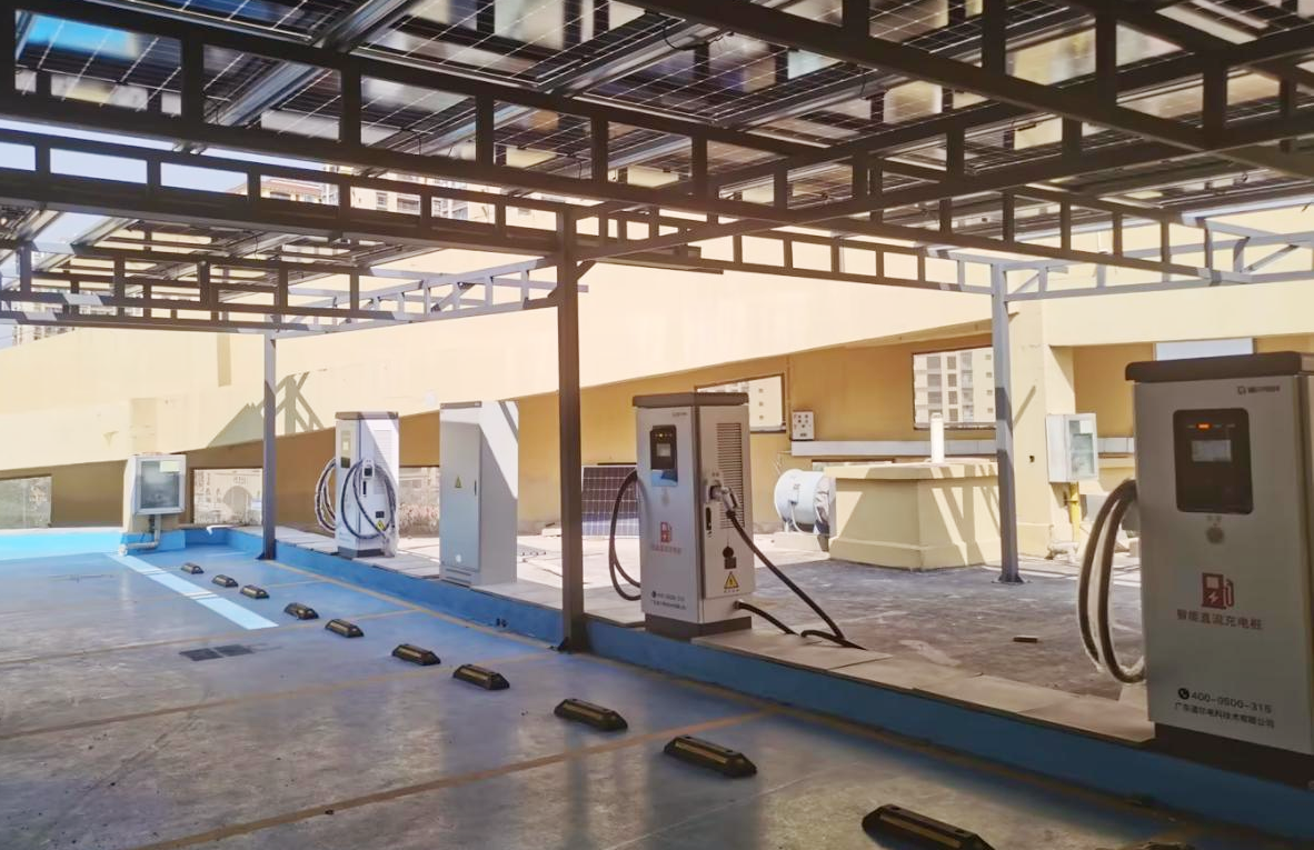 坚朗·mg冰球突破十大平台助力乡鸭湖购物公园楼顶充电站