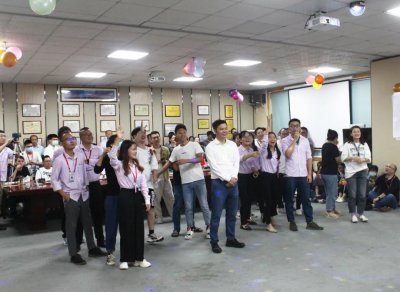 mg冰球突破十大平台举行第一届K歌大赛