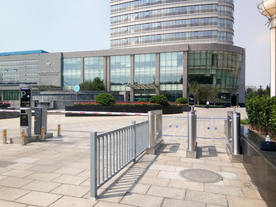 汽车进门识别车牌，小区门禁识别专用车牌合法吗