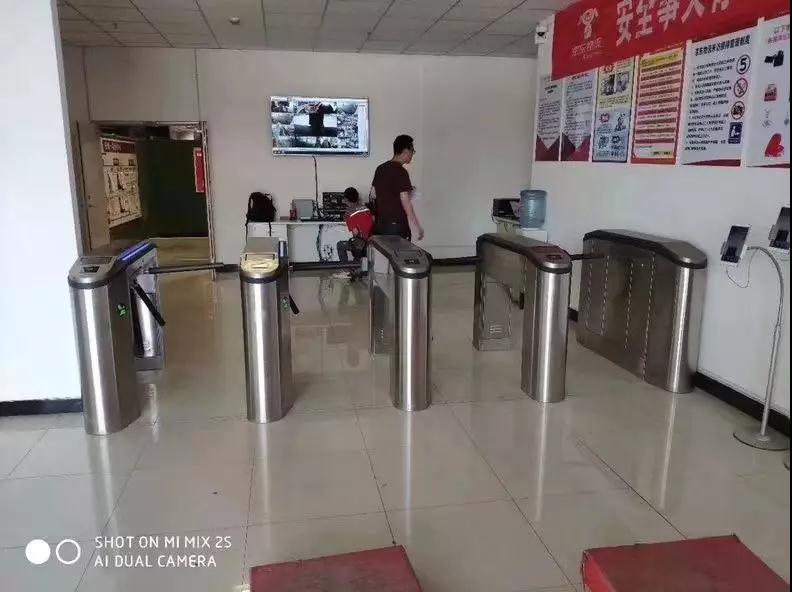 【工程案例】 mg冰球突破十大平台三辊闸协助管理京东西安分拣中心人员出入