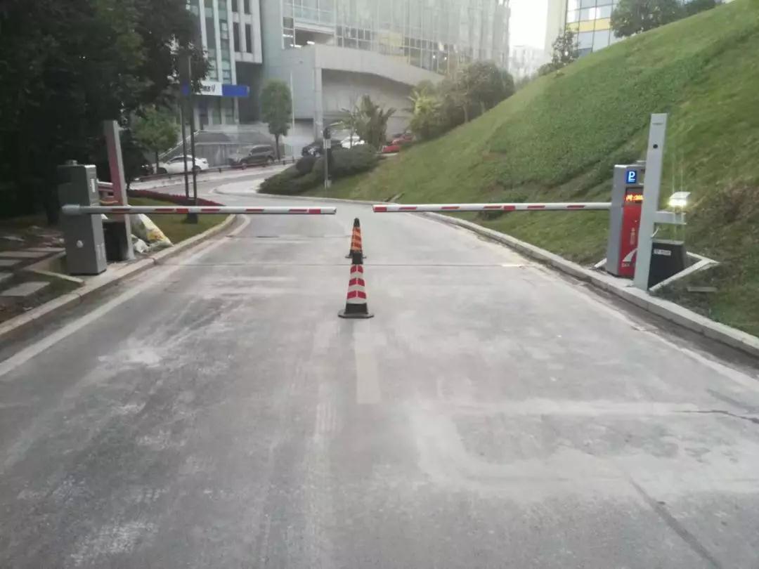 【工程案例】 mg冰球突破十大平台车牌识别一体机入驻新结世界500强基地：重庆总部城