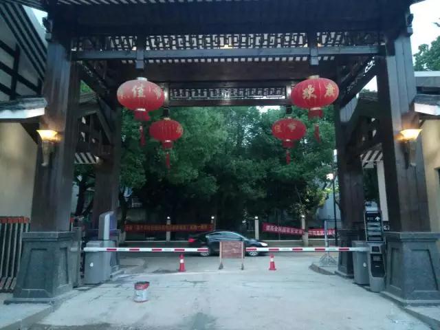 mg冰球突破十大平台停车场车牌识别系统设备入驻国家5A级风景区——武陵源风景区