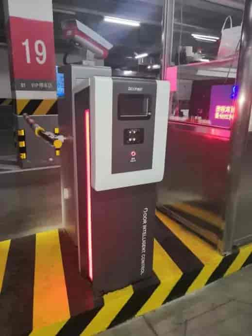 【mg冰球突破十大平台案例】 mg冰球突破十大平台恭III无人值守车牌识别九大系统入驻大连期货大厦