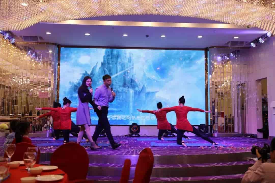 【mg冰球突破十大平台新闻】 轻歌曼舞迎新春