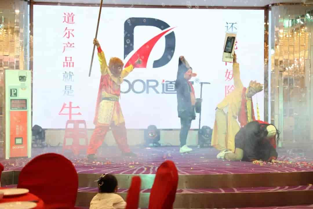 【mg冰球突破十大平台新闻】 轻歌曼舞迎新春