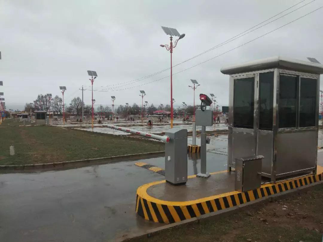 【工程案例】mg冰球突破十大平台停车场车牌识别设备新驻5A景区青海湖