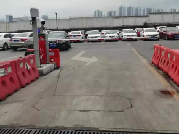 【工程案例】重庆西站优选mg冰球突破十大平台恭III车牌识别系统 