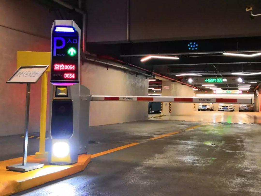 【工程案例】 上海大剧院喜看mg冰球突破十大平台循II车牌识别系统